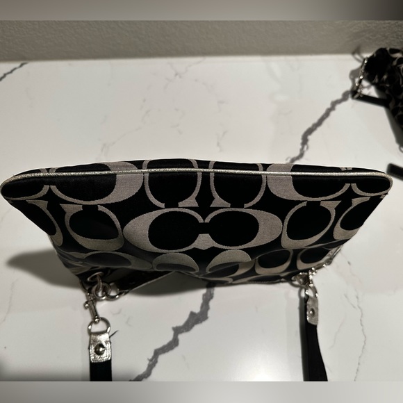 Coach Poppy Bag with Crossbody Option 15318 - Picture 6 of 6